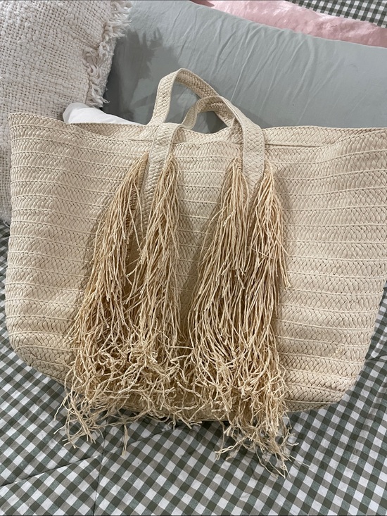Btb Los Angeles Handbags - BTB Los Angeles Natural Straw Tassel Tote Bag - Cream- Good condition!